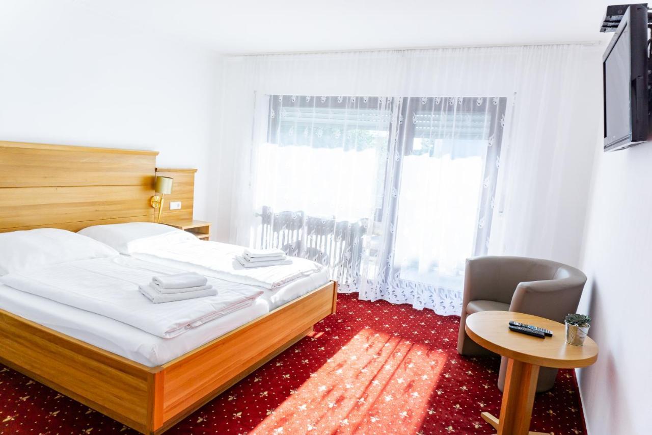 פריזנהיים Eisberg Gaestehaus & De Luxe Appartements מראה חיצוני תמונה