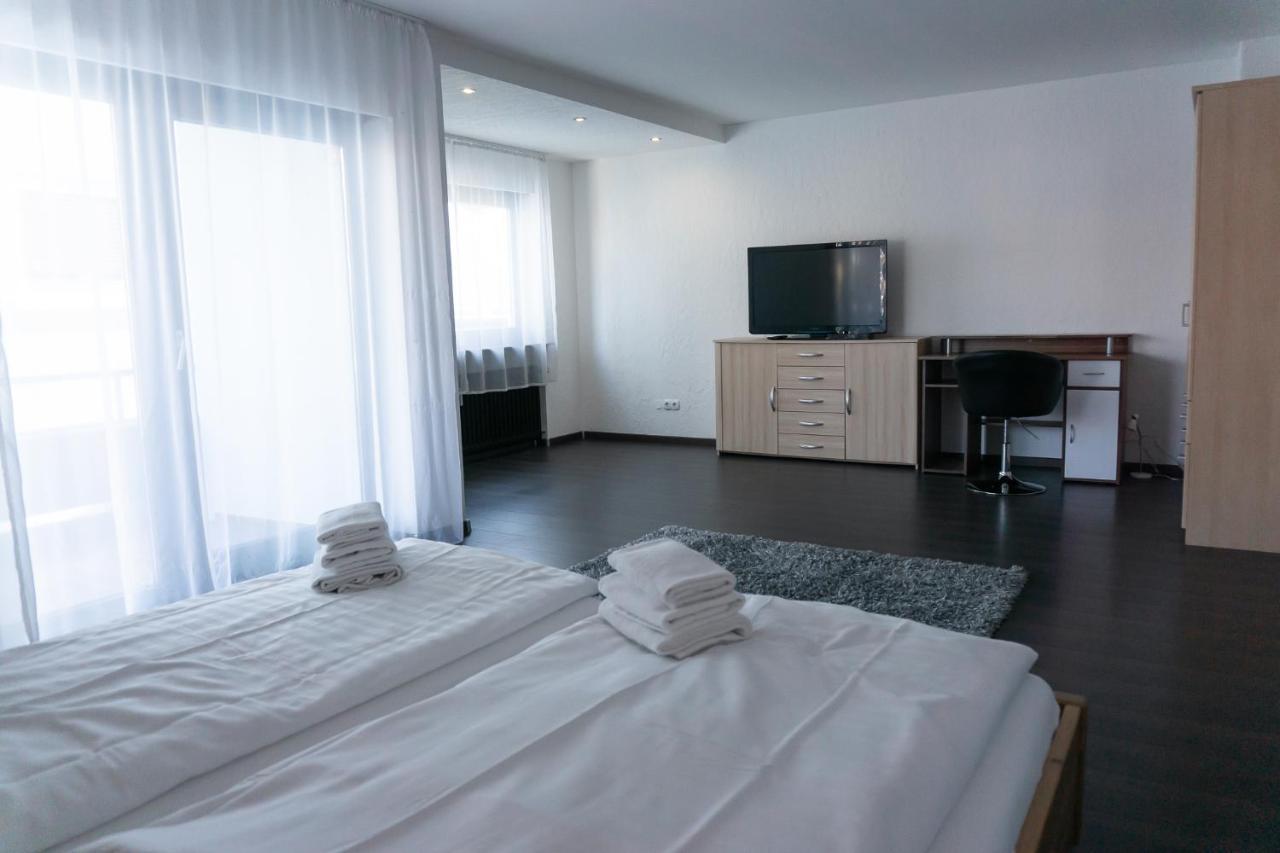 פריזנהיים Eisberg Gaestehaus & De Luxe Appartements מראה חיצוני תמונה