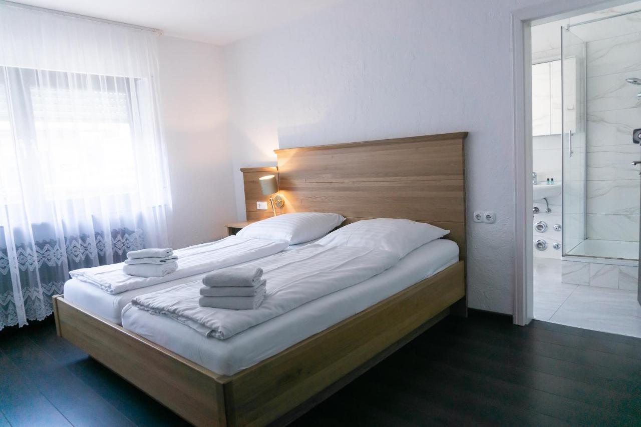 פריזנהיים Eisberg Gaestehaus & De Luxe Appartements מראה חיצוני תמונה