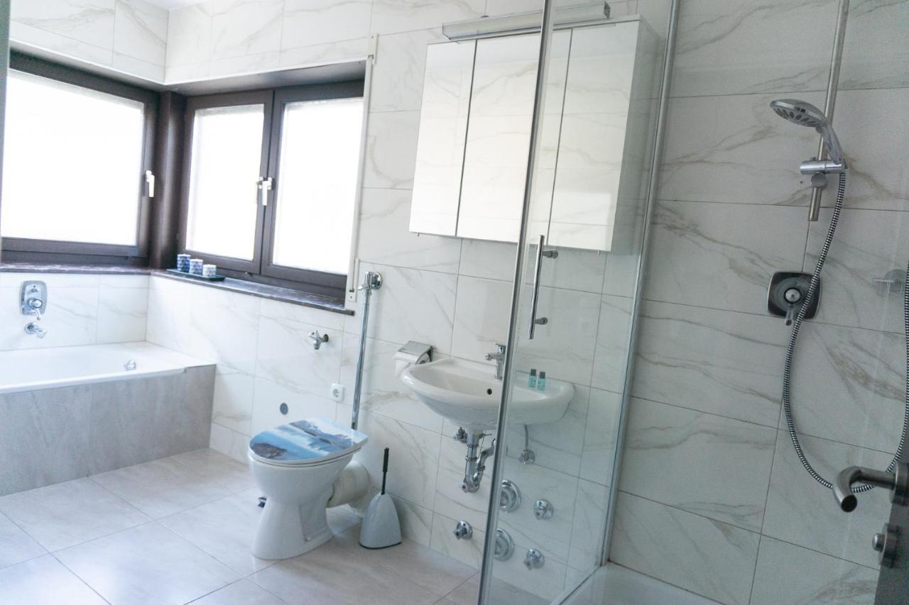 פריזנהיים Eisberg Gaestehaus & De Luxe Appartements מראה חיצוני תמונה