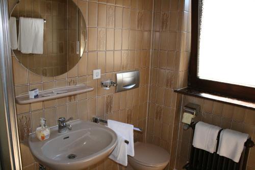 פריזנהיים Eisberg Gaestehaus & De Luxe Appartements מראה חיצוני תמונה